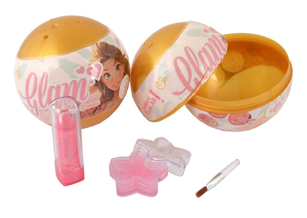 Enfant jouant avec les capsules de maquillage Glam Surprise