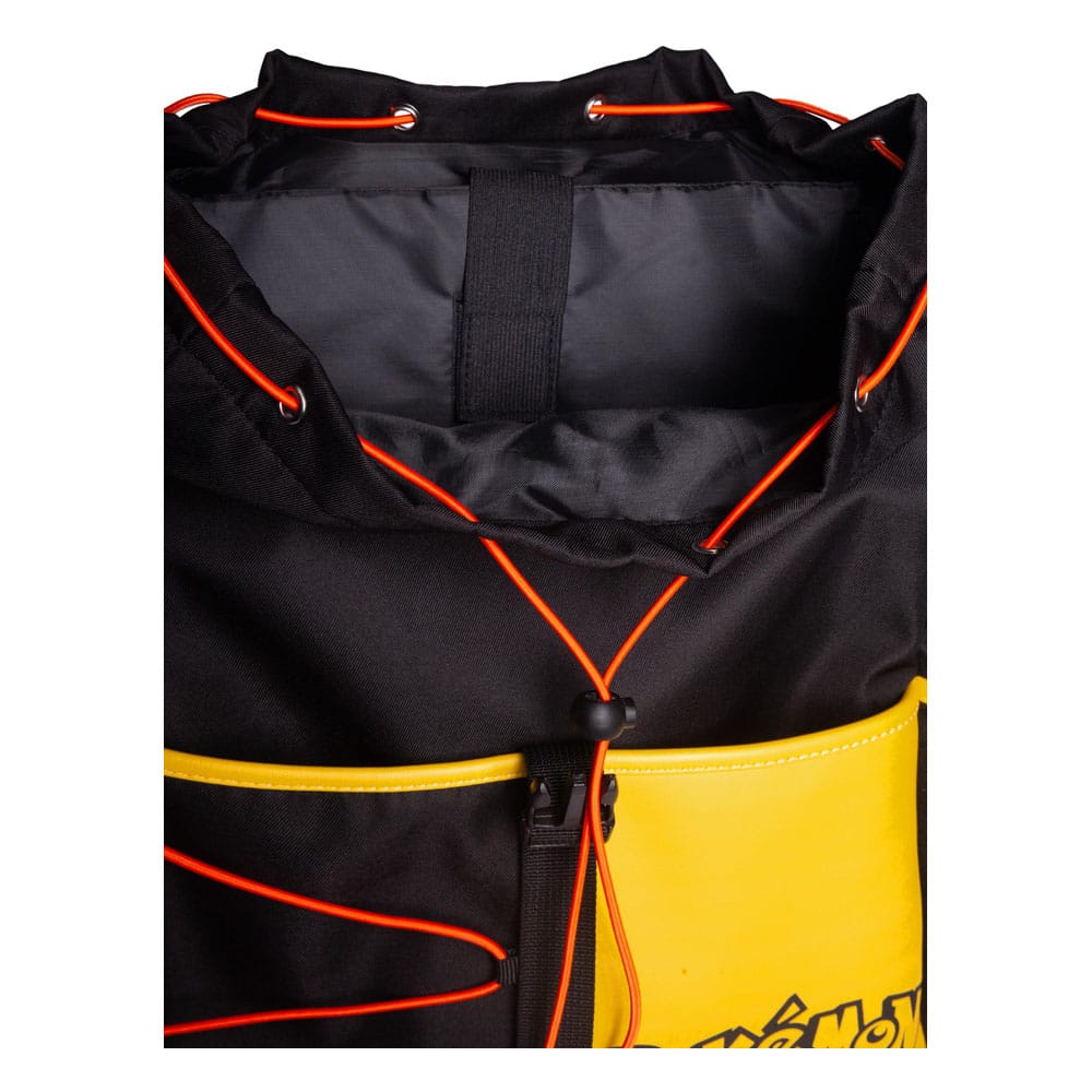 Mini sac à dos Pokémon Pikachu Difuzed porté par une personne