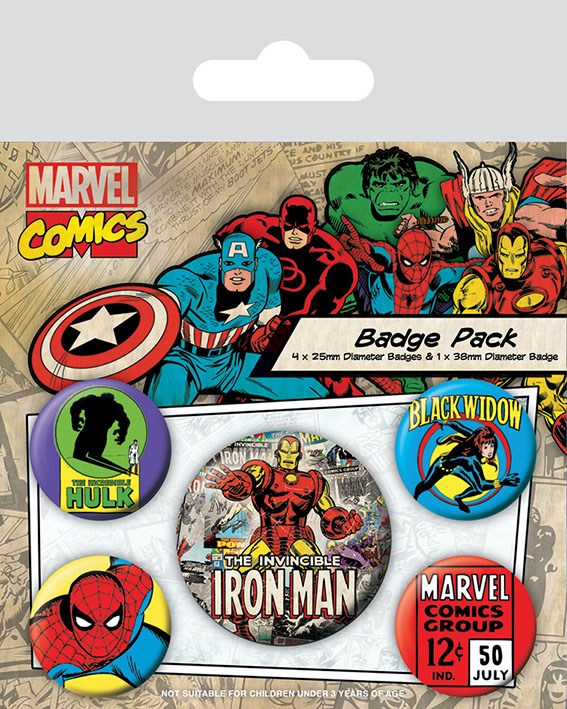 Pack de 5 badges Iron Man officiels Marvel Comics par Pyramid International, montrant différents designs du casque et logo d'Iron Man sur un fond rouge.