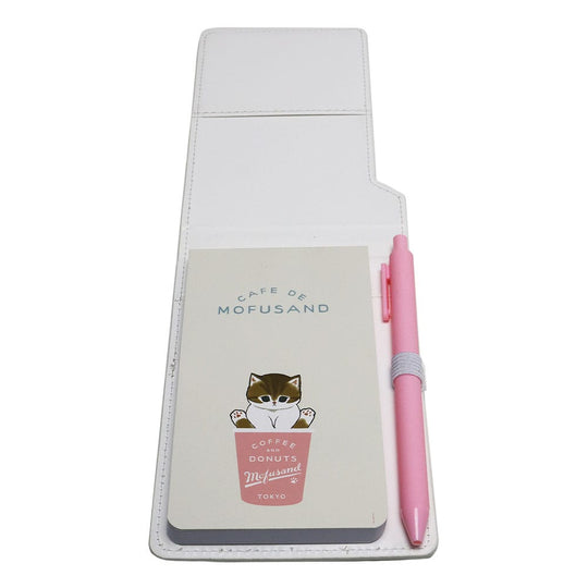 Gros plan sur le bloc-note Mofusand avec le stylo à bille assorti