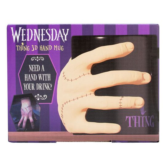 Détail du mug Wednesday Addams montrant la main La Chose en 3D