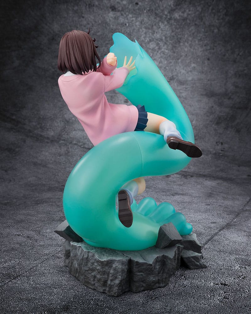 Statuette PVC Dandadan Momo, vue de profil montrant la pose dynamique