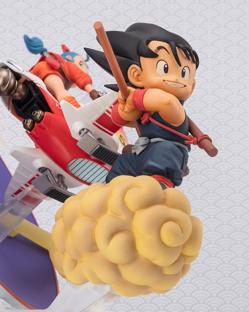 Vue latérale de la statuette Dragon Ball Goku & Bulma avec socle
