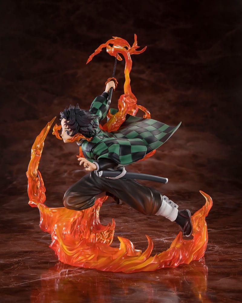 Statuette Demon Slayer Tanjiro Kamado en pose de combat dynamique