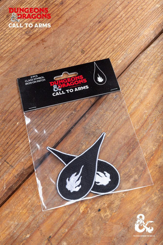 Gros plan sur le patch Dungeons & Dragons Sorcerer brodé avec des détails fins