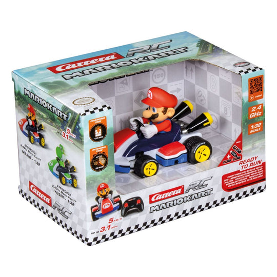 Le kart Mario RC 1/32 de Carrera avec d'autres véhicules de la gamme