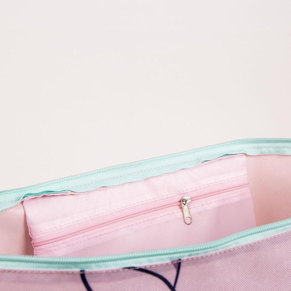 Vue arrière du sac de plage Lilo & Stitch Cerdá, mettant en évidence la matière polyester