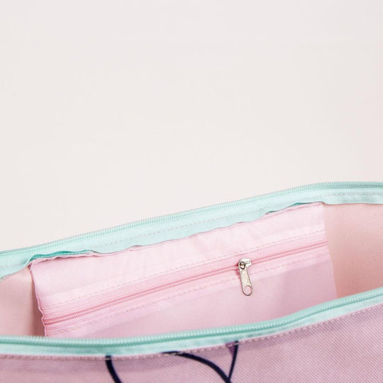 Vue arrière du sac de plage Lilo & Stitch Cerdá, mettant en évidence la matière polyester