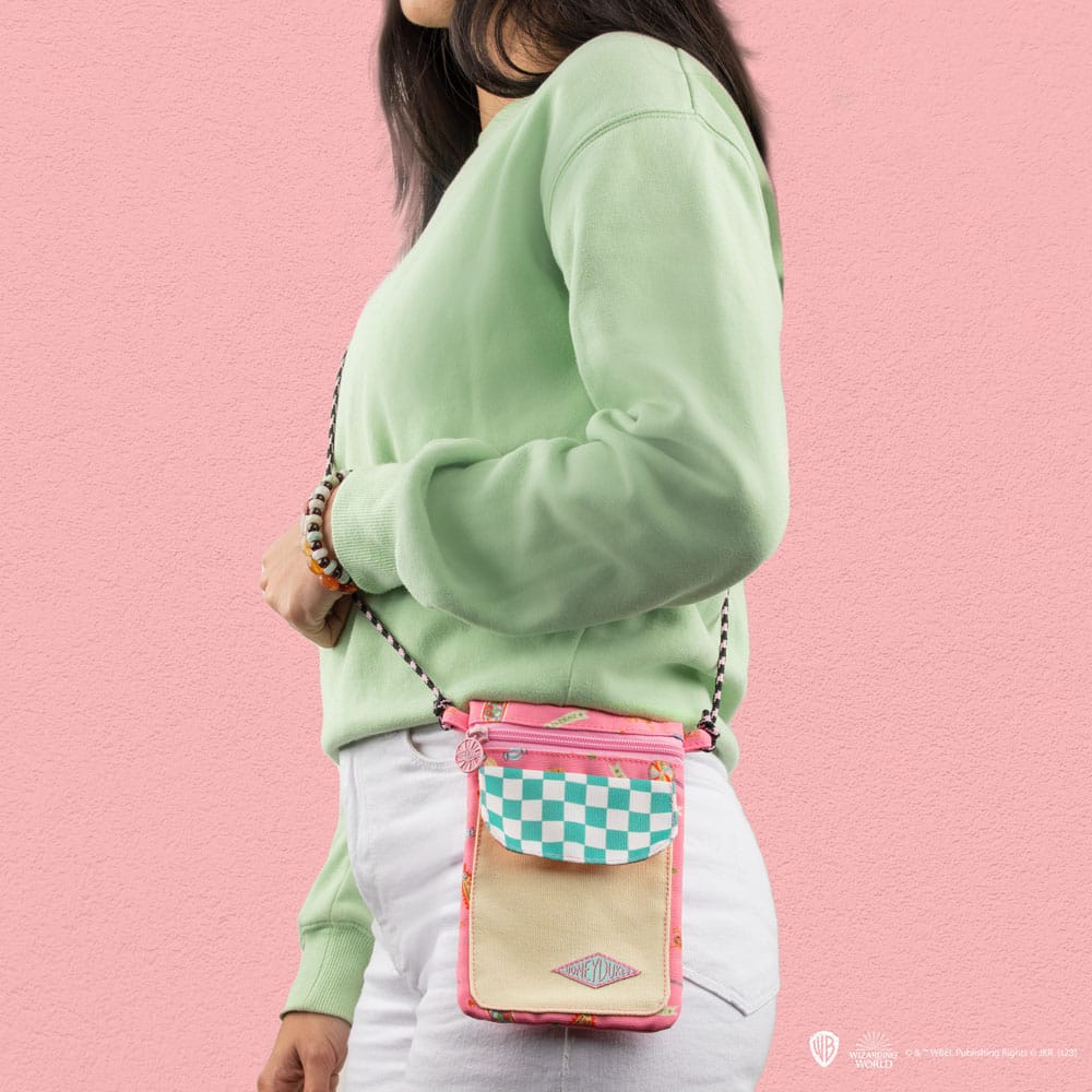 Détail du motif Honey Dukes sur la sacoche Harry Potter en coton