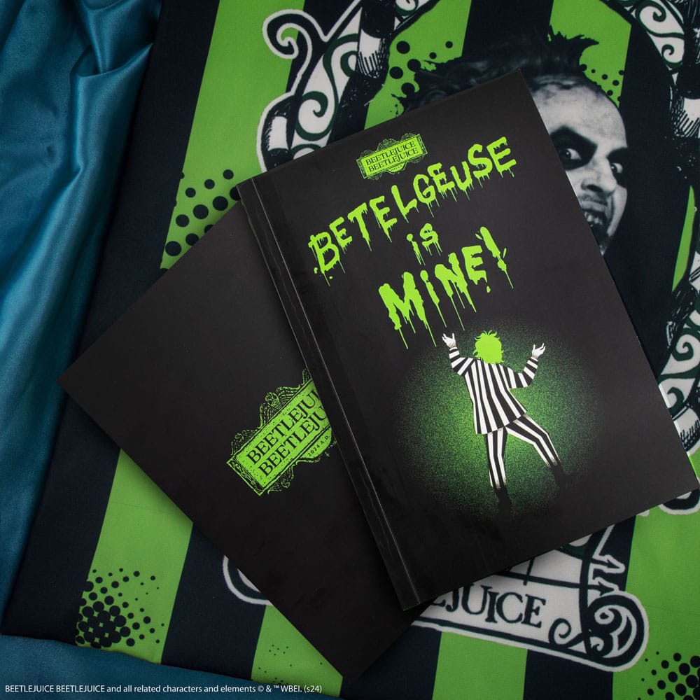 Carnet Beetlejuice ouvert, pages lignées, logo Betelgeuse is Mine