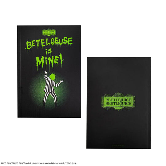 Carnet Beetlejuice posé sur une surface, montrant sa taille et son épaisseur