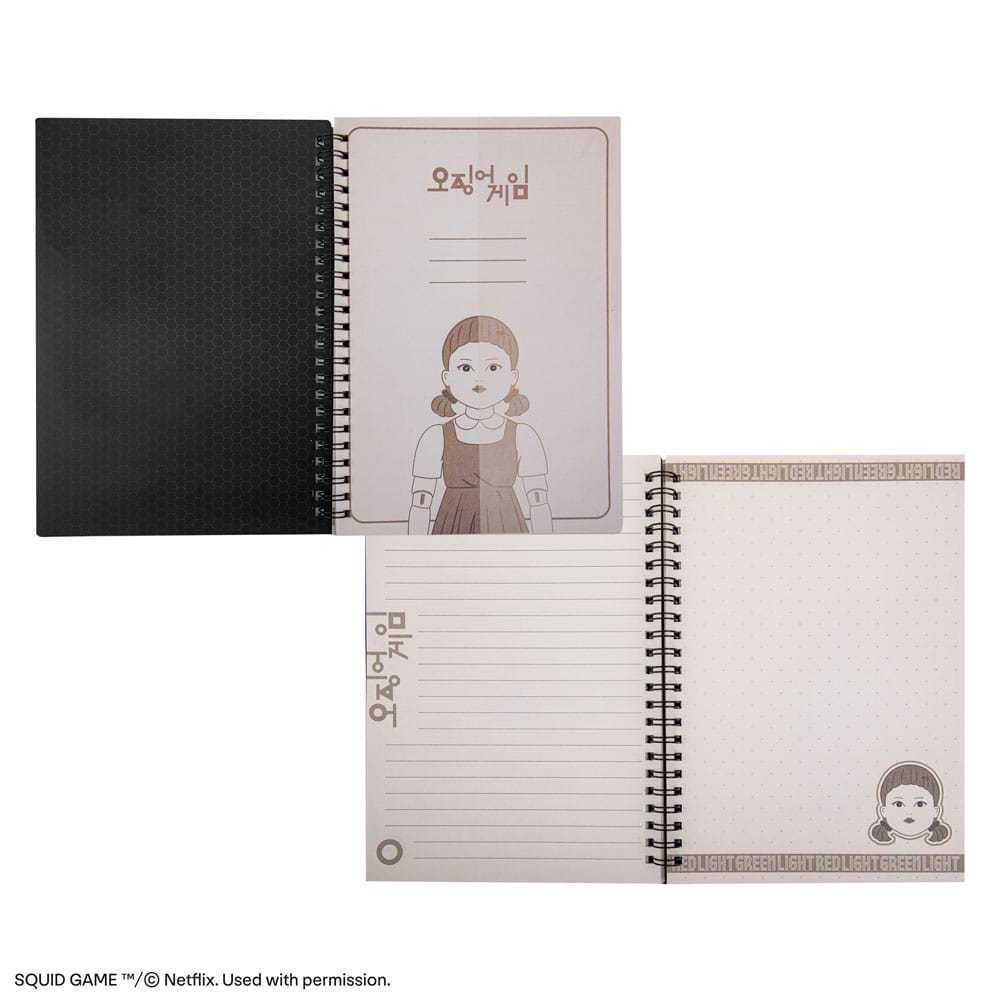 Carnet officiel Squid Game Cinereplicas posé sur une surface, vue d'ensemble