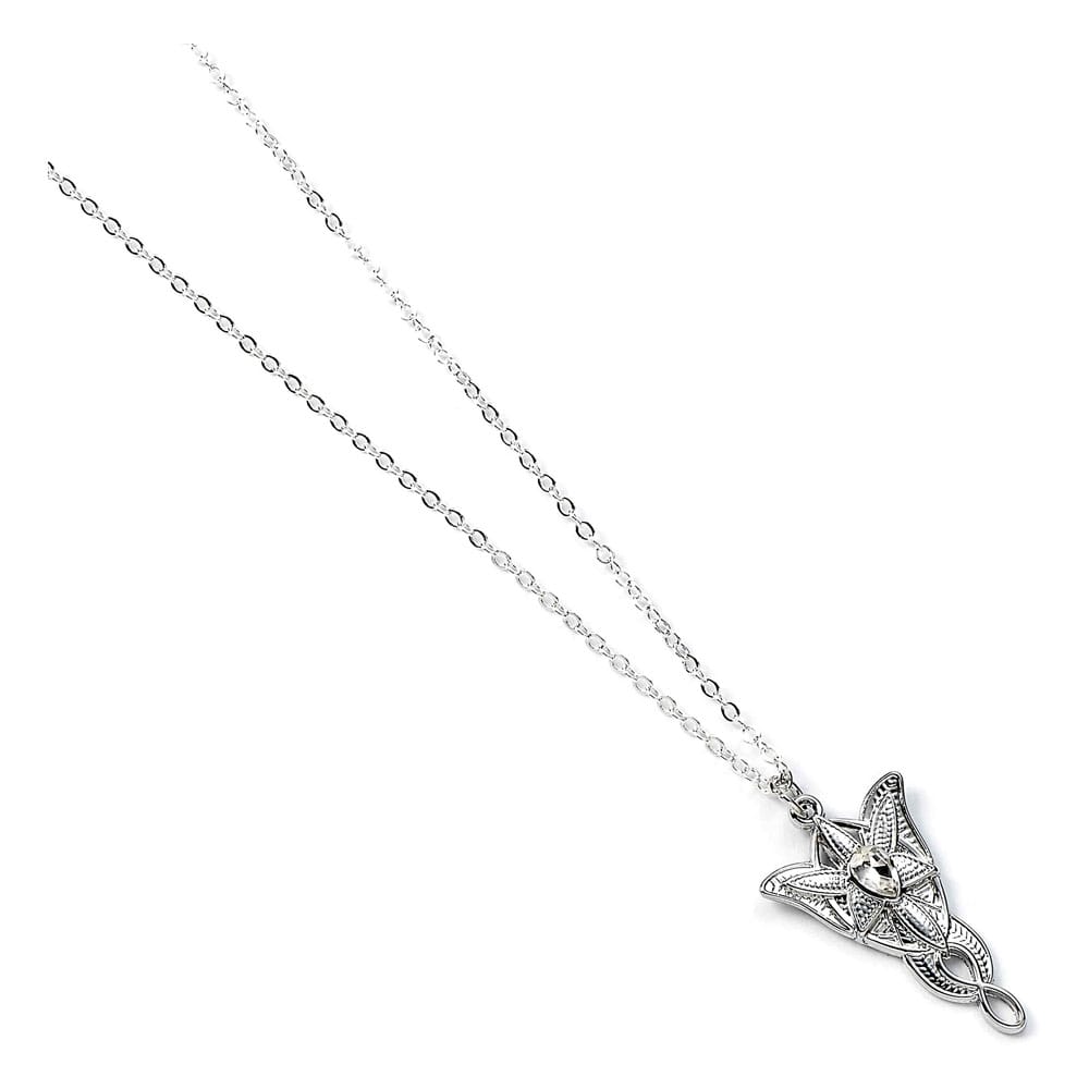 Modèle portant le collier pendentif Evenstar Le Seigneur des Anneaux