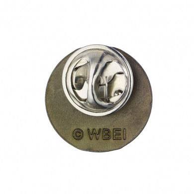 Pin's Harry Potter Quai 9 3/4 sur un fond neutre, gros plan.