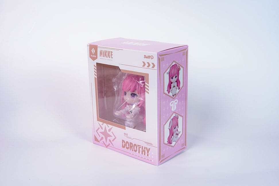 Gros plan sur le visage et le haut du corps de la statuette Dorothy Nikke en PVC.