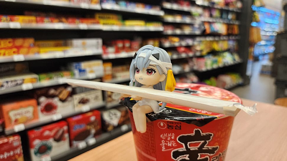 Statuette Modernia 8cm ClawsUp avec le porte-clés en caoutchouc bonus inclus