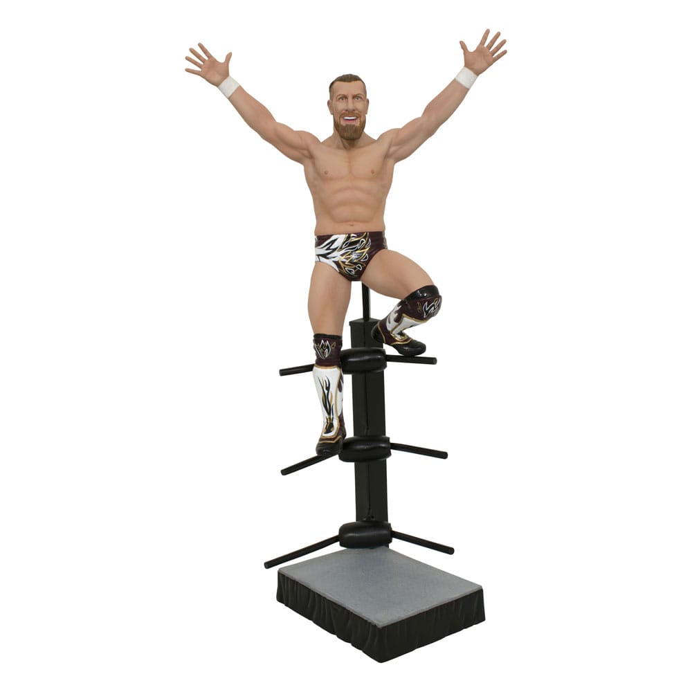 Vue détaillée de la statuette Bryan Danielson AEW Gallery sur son socle décoratif