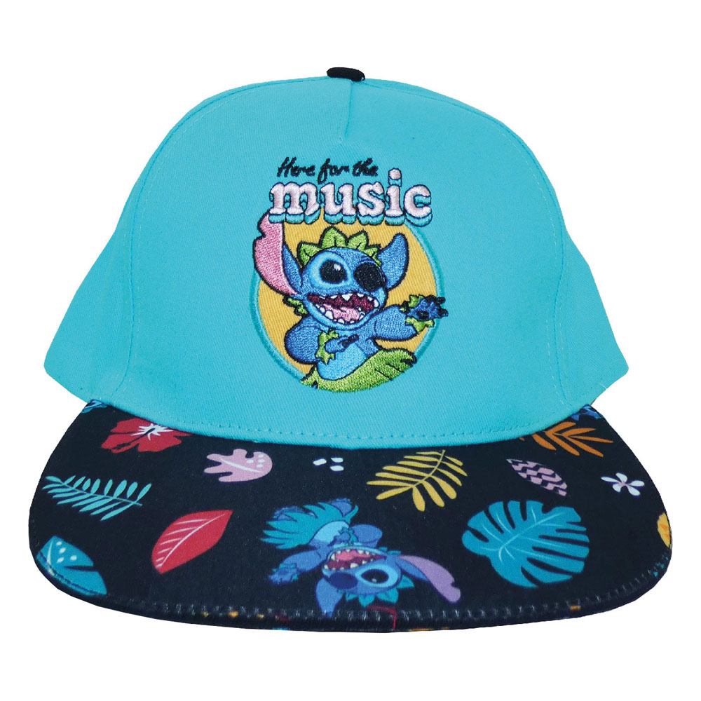 Détail du design 'Here For The Music' sur la casquette Lilo & Stitch, qualité tissu.