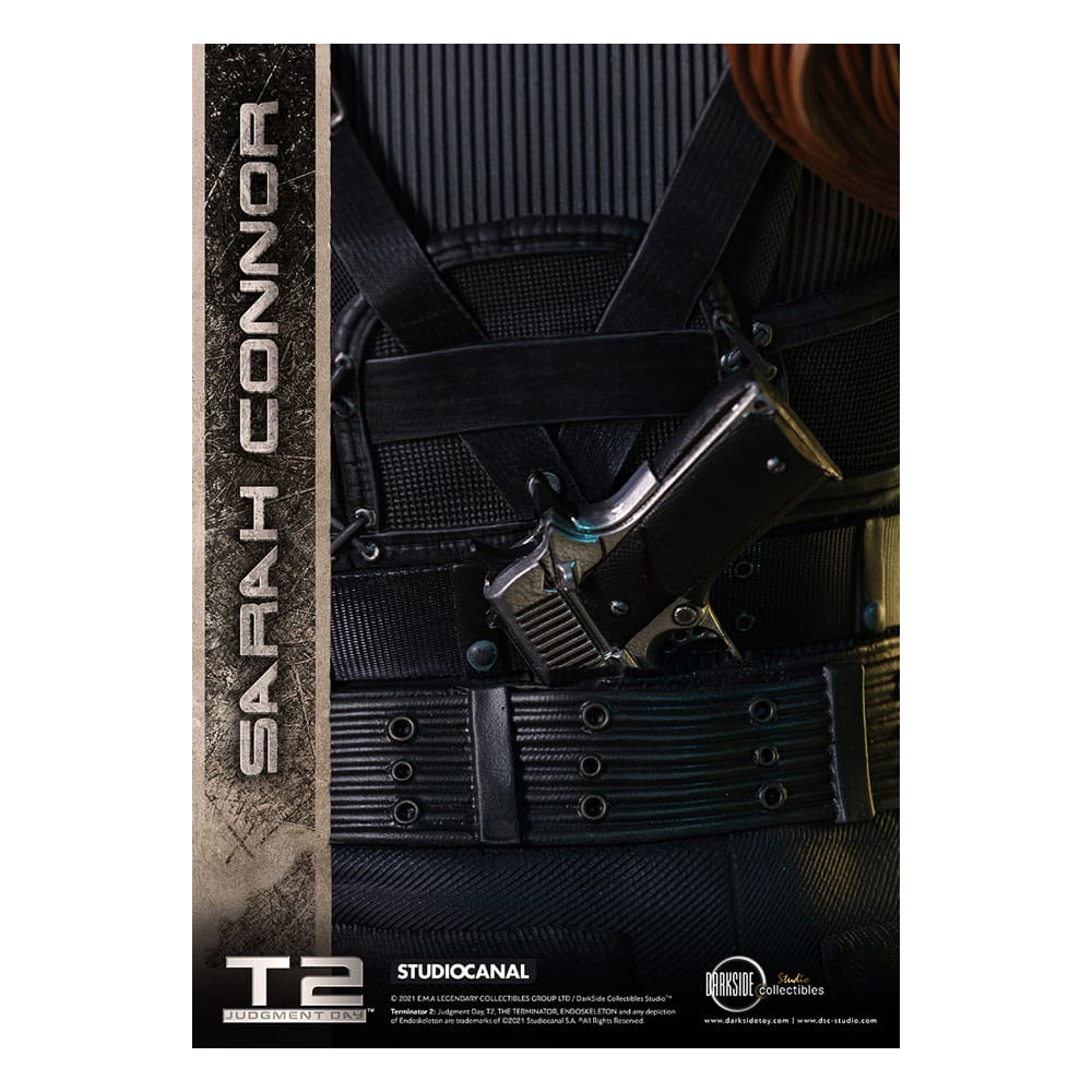 Statuette Sarah Connor résine - Vue du dos avec le sac à dos