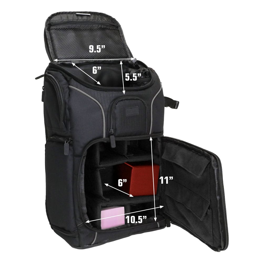 Intérieur du sac à dos USA Gear MTG montrant l'organisation des decks et des tapis de jeu