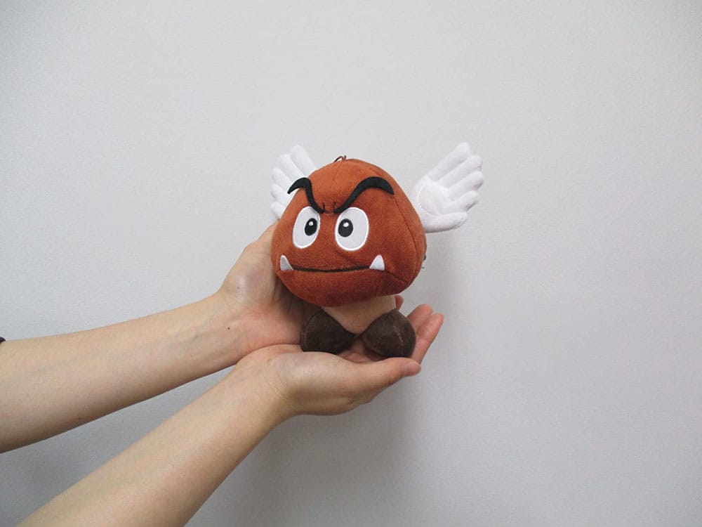 Peluche Paragoomba Super Mario, détail de l'étiquette de licence officielle