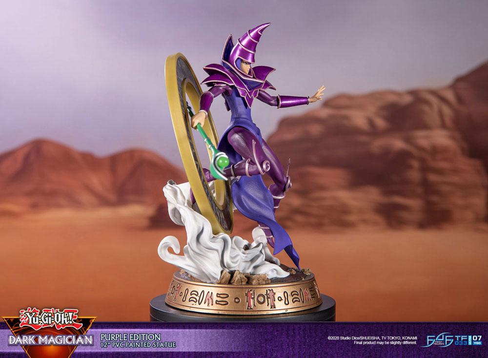 Détail du visage et du bâton du Dark Magician Purple First 4 Figures
