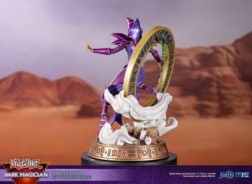 Socle détaillé de la statuette Dark Magician Purple First 4 Figures