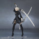 Figurine NieR:Automata 2B, gros plan sur les accessoires et les textures