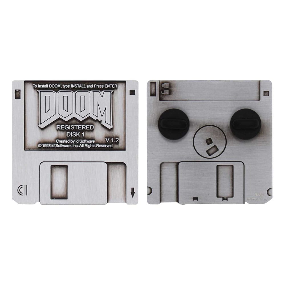 Pin's Doom Floppy Disk Édition Limitée, gros plan sur le numéro de série.