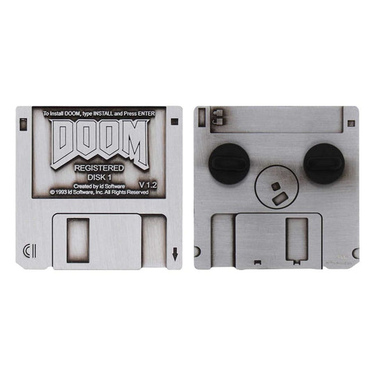 Pin's Doom Floppy Disk Édition Limitée, gros plan sur le numéro de série.