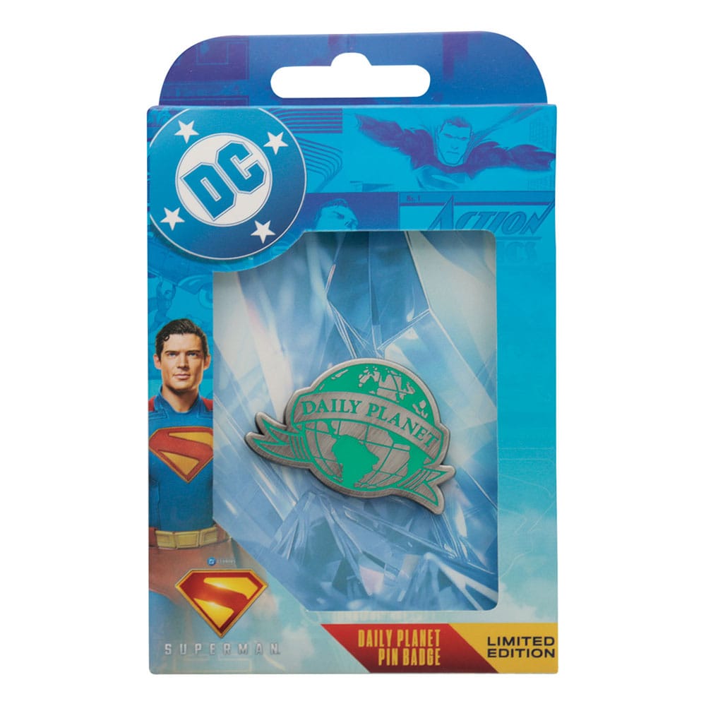 Packaging du pin FaNaTtik Superman Daily Planet 2025, licence officielle