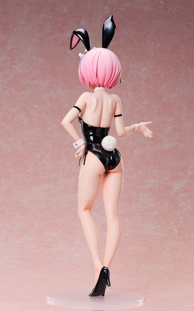 Figurine de collection Ram Bare Leg Bunny 2nd Ver. - Détail des accessoires et mains