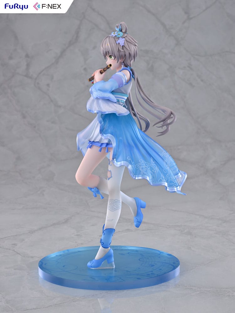 Gros plan sur le socle et les pieds de la statuette Luo Tianyi 24 cm