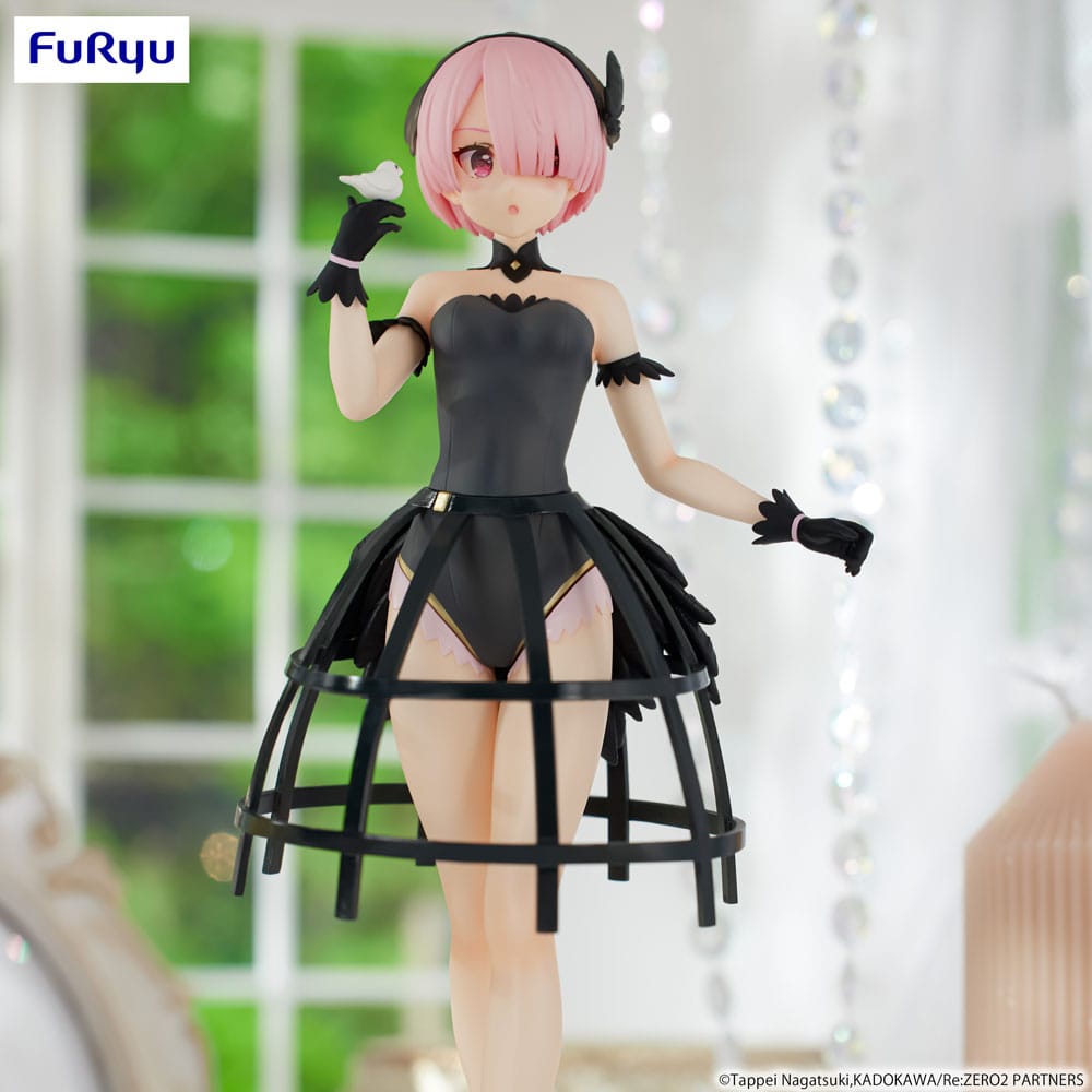 Statuette Ram Cage Dress avec focus sur la texture de la robe