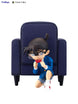 Figurine Détective Conan Edogawa 10 cm, posée sur une surface