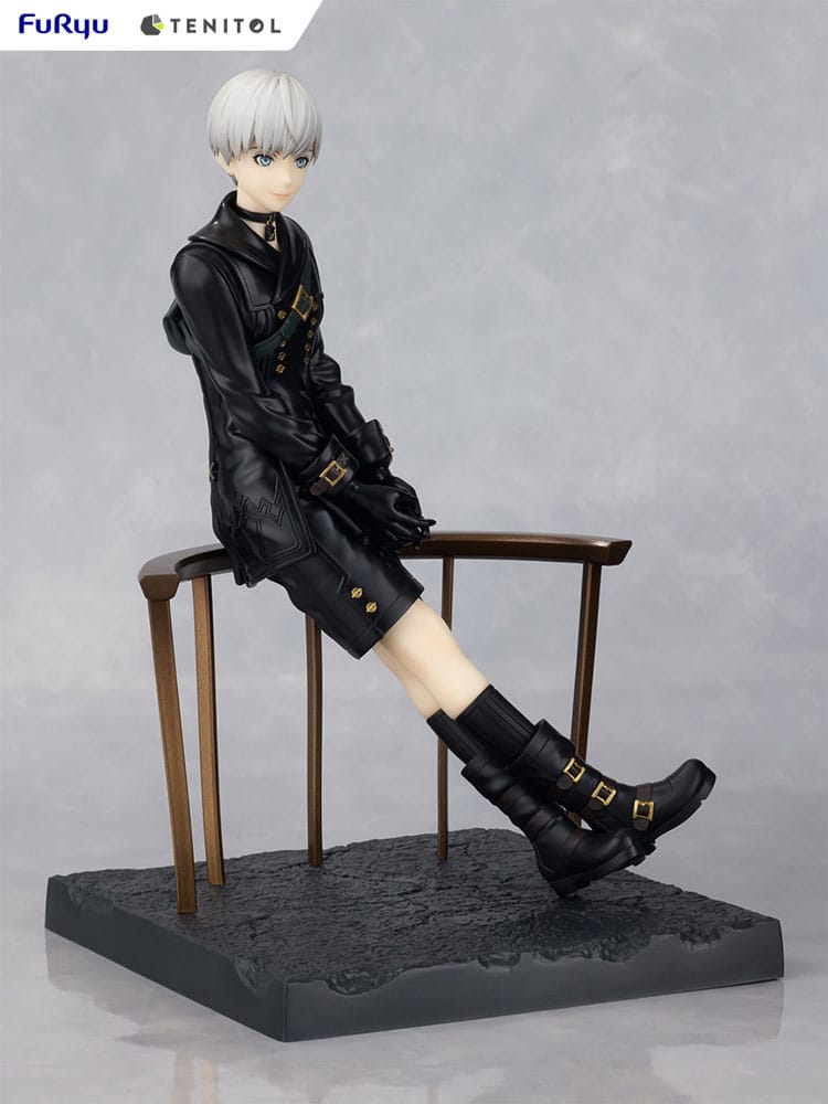 Vue de côté de la statuette 9S Ver1.1a NieR:Automata, montrant la pose dynamique