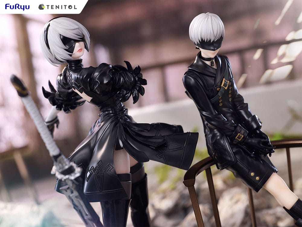 Figurine NieR:Automata 9S Tenitol, vue du socle et des pieds, stabilité assurée