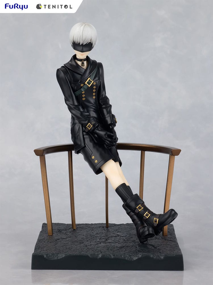 Détail des accessoires ou de l'épée de 9S sur la statuette Furyu