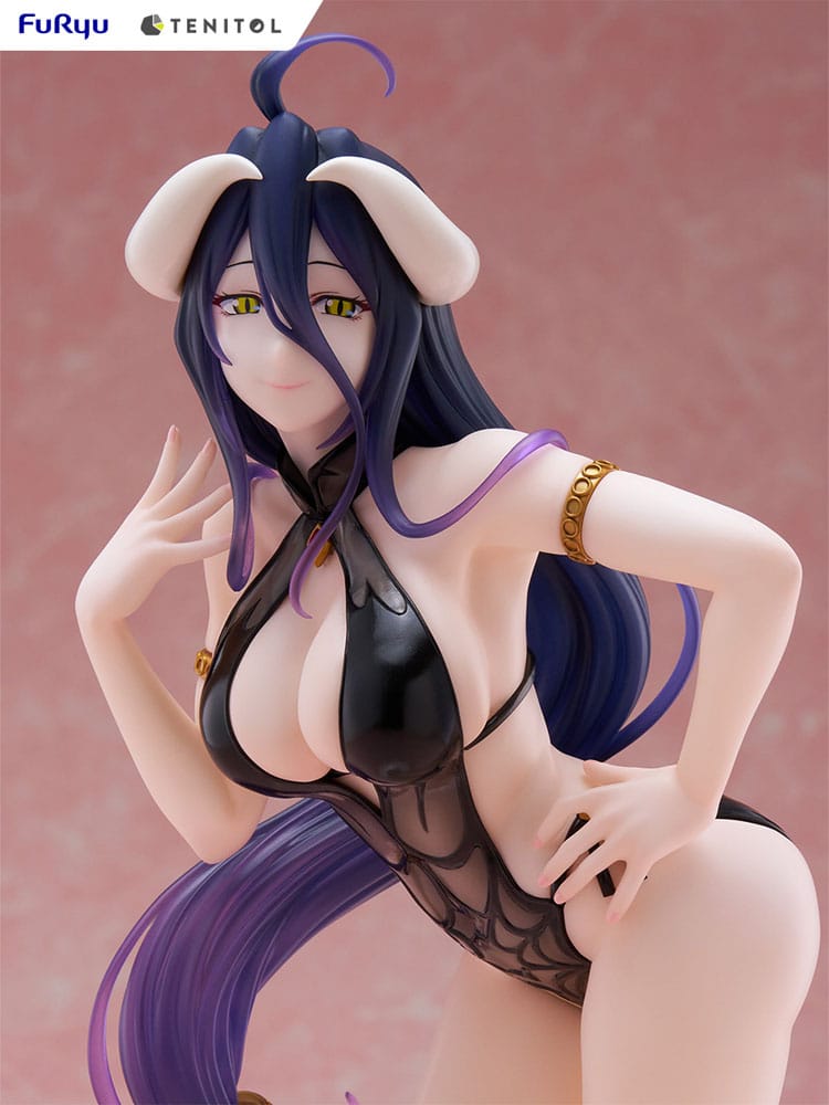 Statuette Albedo Overlord de dos, montrant les ailes et la robe