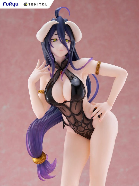 Vue latérale de la figurine Overlord Albedo Tenitol, pose élégante