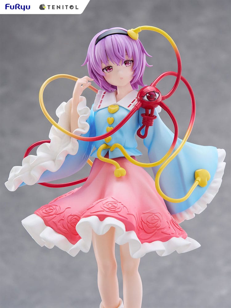 Gros plan sur les détails des vêtements de Satori Komeiji