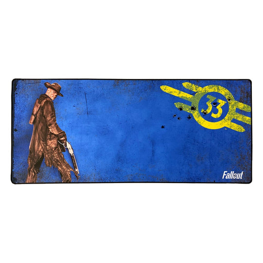 Tapis de souris Fallout XL Cooper Shots 80x30cm de DEVplus, vue d'ensemble sur un bureau gaming