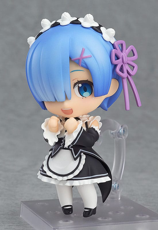 Gros plan sur la Nendoroid Rem de Re:Zero et ses accessoires détaillés
