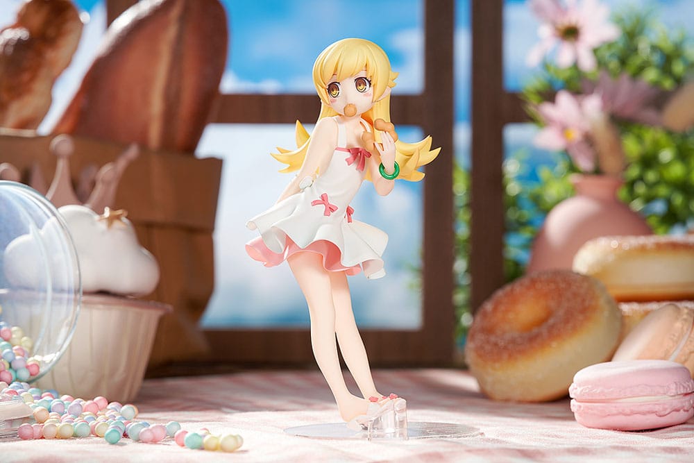 Statuette PVC Shinobu Oshino de dos, montrant les détails de sa robe et de son socle