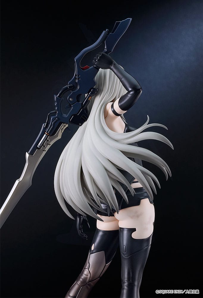 Statuette A2 Good Smile Company sur son socle, angle de vue différent