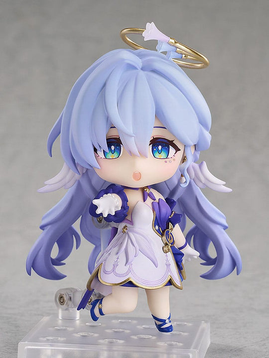 Gros plan sur le visage souriant de la figurine Robin Nendoroid