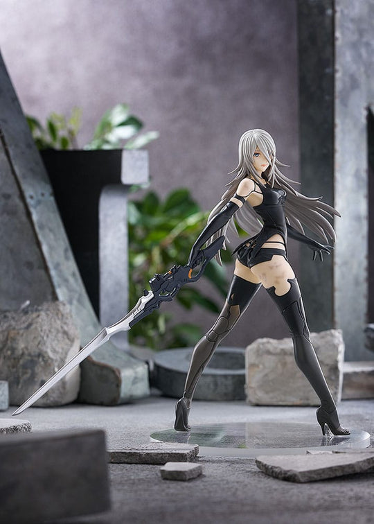 Figurine A2 YoRHa Type A No. 2 Nier Automata Pop Up Parade, vue de trois quarts, montrant la pose dynamique.