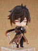 Zhongli Nendoroid montrant ses accessoires : lance, mains interchangeables et expressions faciales.