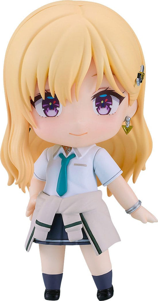 Figurine Nendoroid Saki Ayase de face, souriante, avec ses accessoires.
