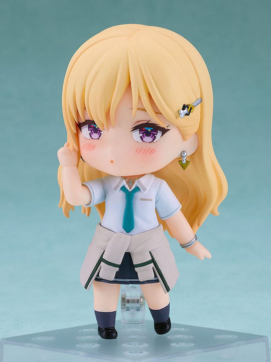 Figurine Saki Ayase Nendoroid de dos, mettant en valeur la qualité de la sculpture et les détails de ses vêtements.